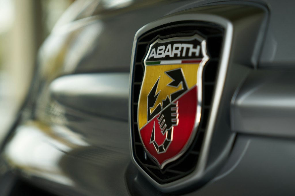 Lo stemma Abarth con lo scorpione
