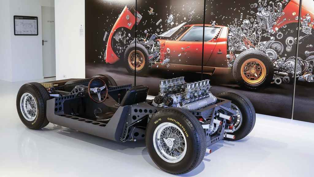 Il telaio originale della Miura del 1965 esposto al Museo Lamborghini